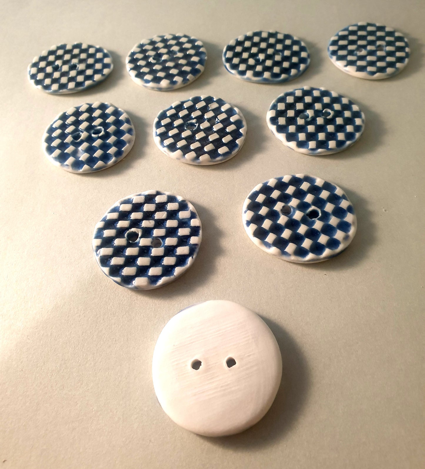 Porcelain buttons