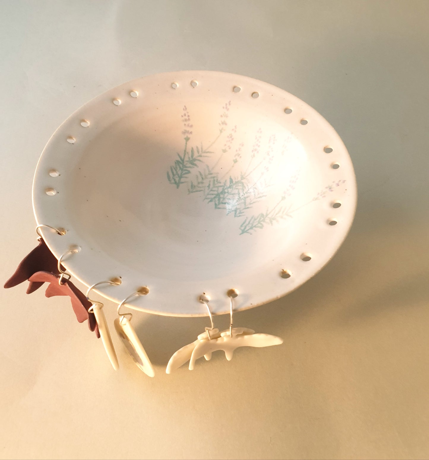 Jewellery/earrings dish, lavender.