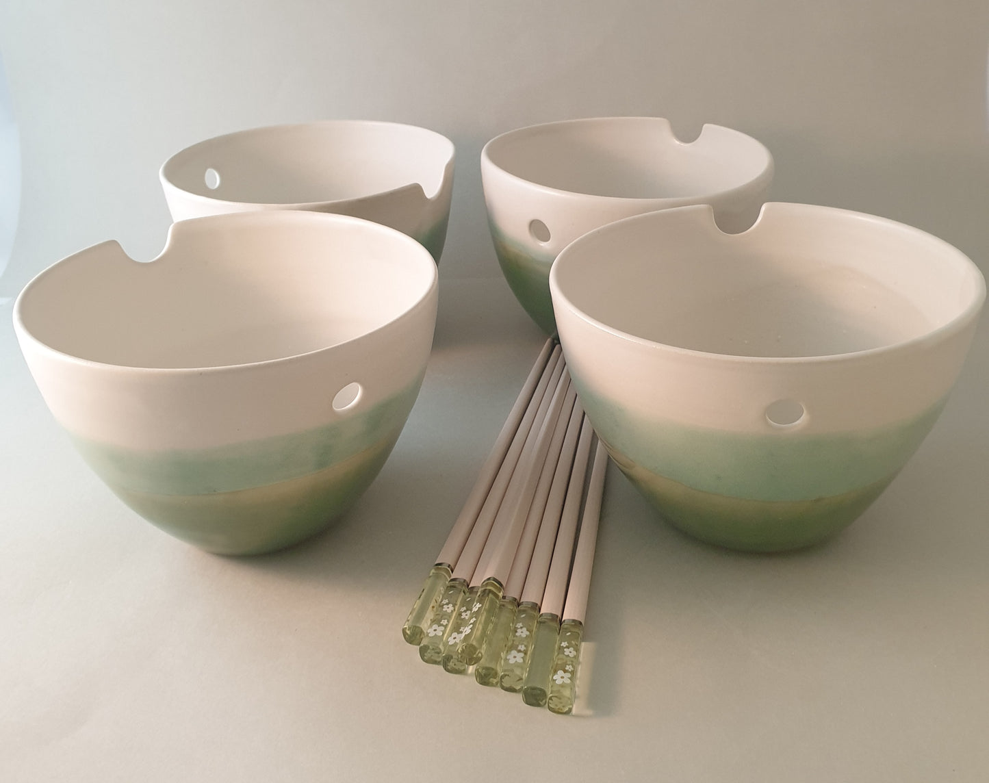 Set 4 stoneware rice bowls.