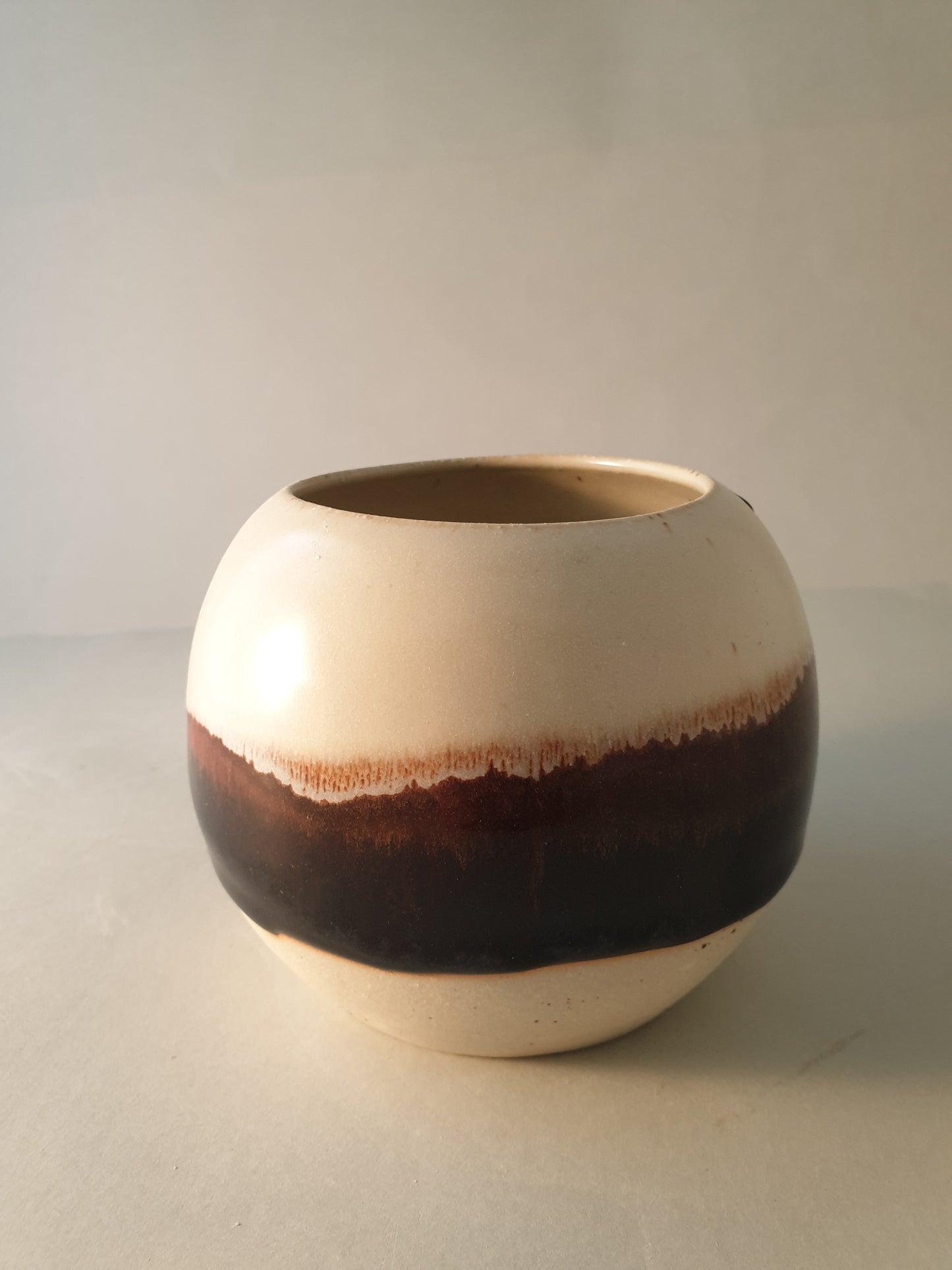 Stoneware bowl/vase (2)