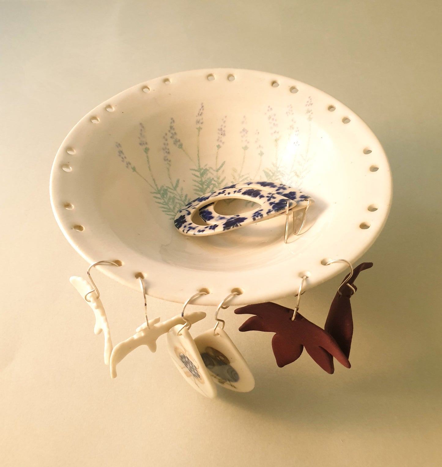 Jewellery/earrings dish, lavender.