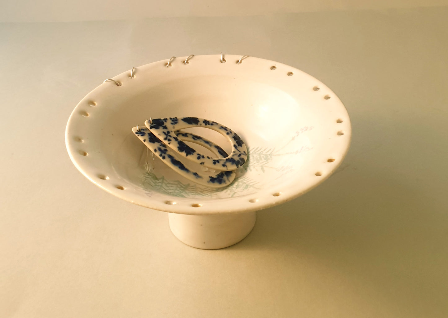 Jewellery/earrings dish, lavender.