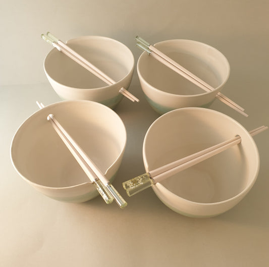 Set 4 stoneware rice bowls.