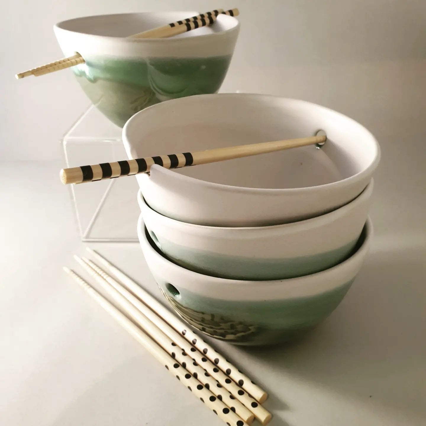 Set of 4 rice bowls w/chopsticks